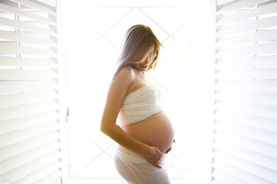 两个女孩子能不能生孩子：胎儿怎么就过大了呢？胎儿偏大的原因是什么呢？